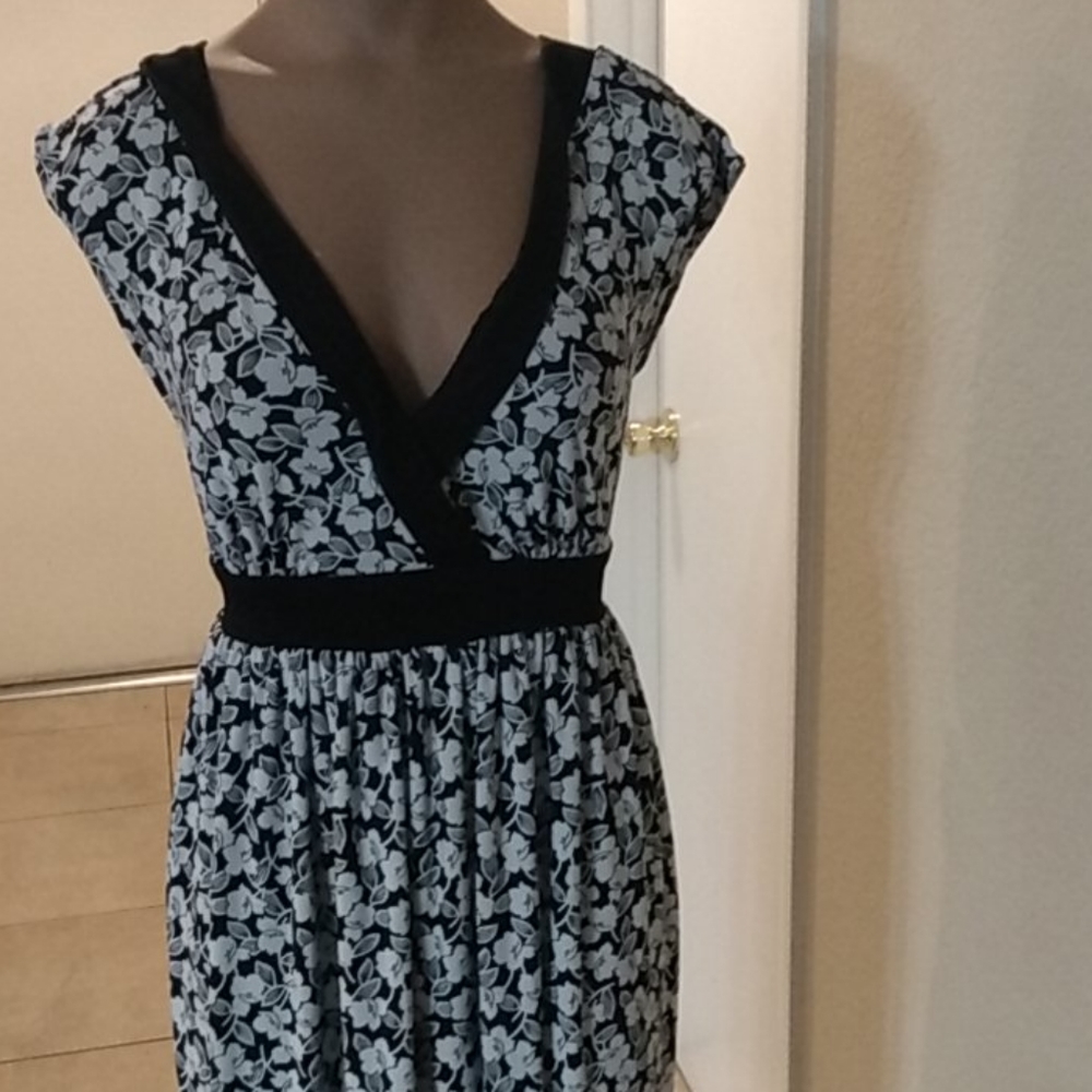 Dress - Picture 2 of 4
